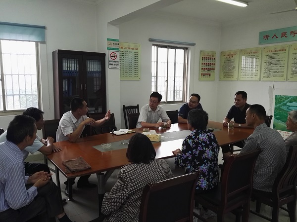 葛卫副局长走访慰问方埝村困难党员群众 - 机关党建 - 苏州市应急管理局