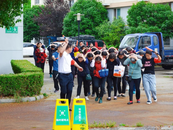 吴中:筑牢社区末端安全防线 吴中区应急管理局开展安全宣传“五进”进社区活动 - 工作动态 - 苏州市应急管理局